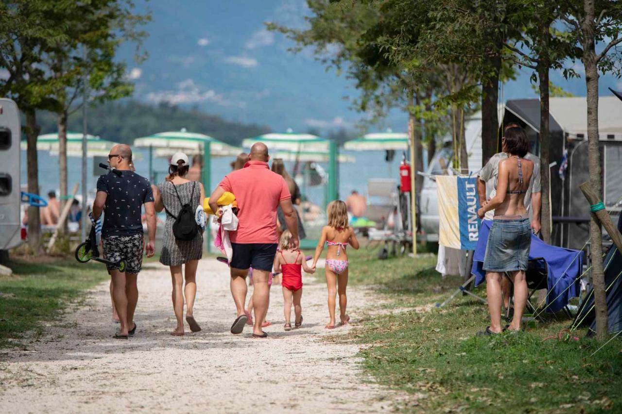 Mobilehomes In Pieve Vecchia - Norditalienische Seen 22044 Manerba del Garda Exterior foto